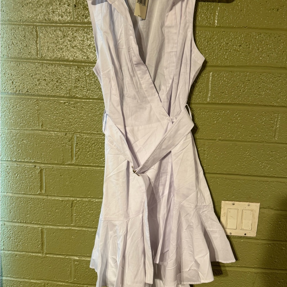 Guess White Sleeveless V-Neck Mini Sundress